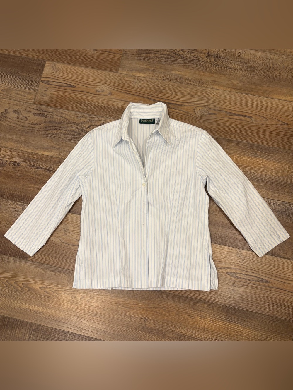 Harve Benard white blue button-up blouse features a crisp pinstripe 3/4 sleeves